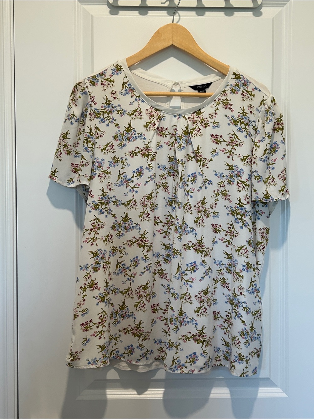 RW&CO White Floral Short-Sleeve Blouse with Blue & Pink Blossoms